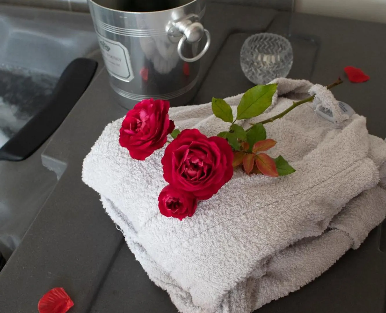 Eden House, Cocon Sensuel Et Romantique Avec Jacuzzi Carpentras 0*,